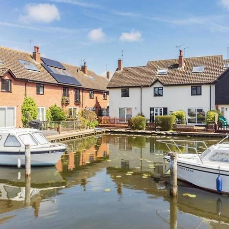 Cottage On The Quay Wroxham Exterior photo